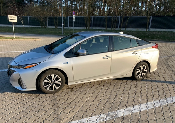 Toyota Prius cena 79000 przebieg: 79000, rok produkcji 2018 z Łomianki małe 667